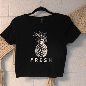 Pineapple cropped graphic tee
